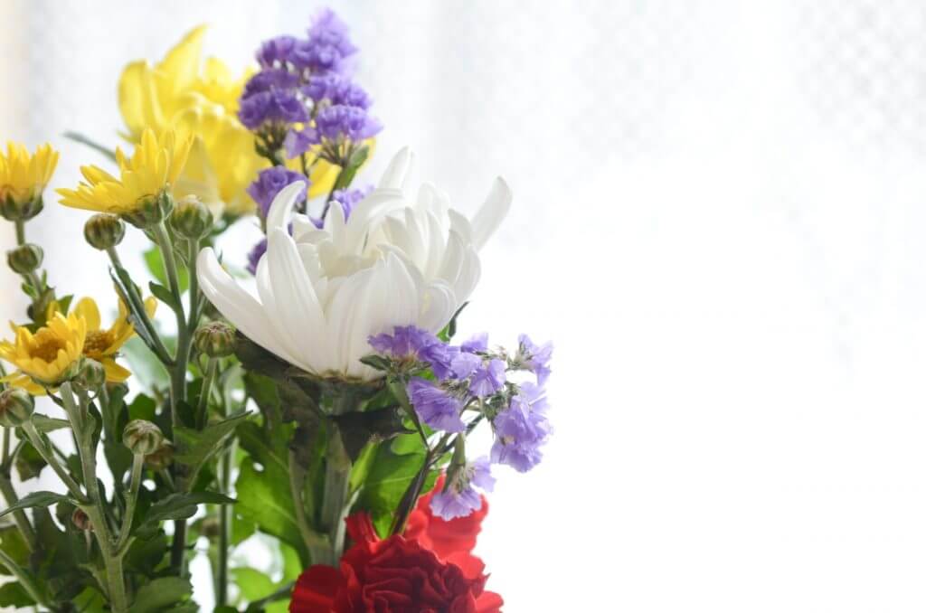 お葬式に送るお花のマナー 供花の種類や値段の相場 手配の方法 お葬式ガイド 参列マナー